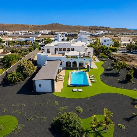 Elise With Private Heated Pool Villa Costa Teguise